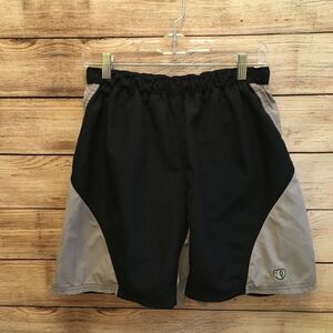 PEARL IZUMI SHORTS IN BLACK AND GRAY‎